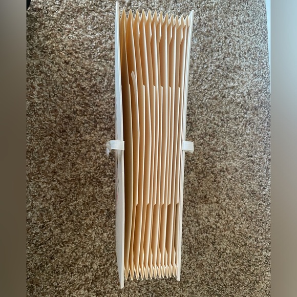 Mr. & Mrs. Expandable File Folder for Wedding Planning - Picture 5 of 7